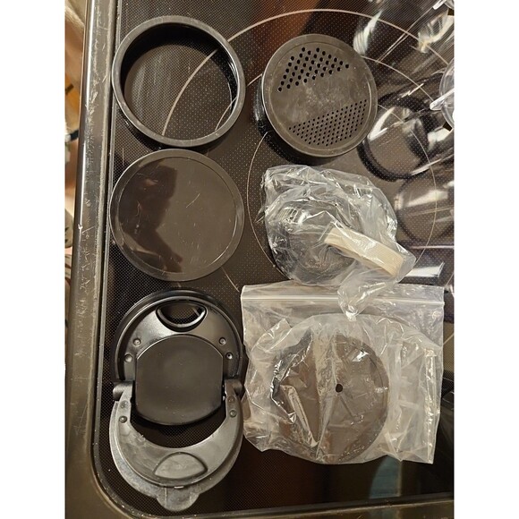 Lot Of 16 Pieces Nutribullet Assorted Cups & Lids / Tops + 1 Blade (Untested) - Picture 7 of 12